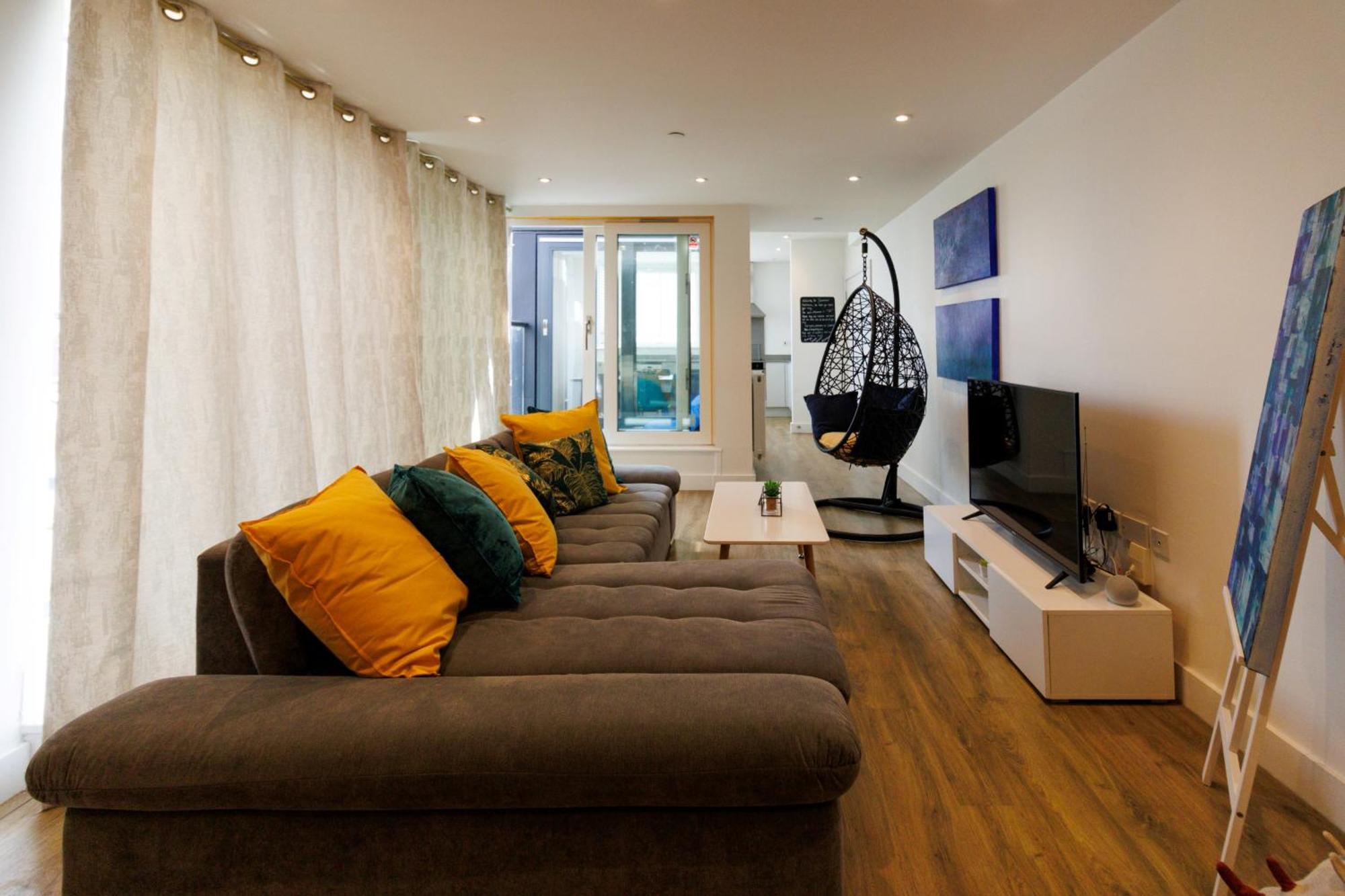 City Centre, Sleeps 7, Stunning Views & Parking, Interconnected Rooms Long Stay Work Contractor Leisure, Diamond Penthouse CBG エクステリア 写真