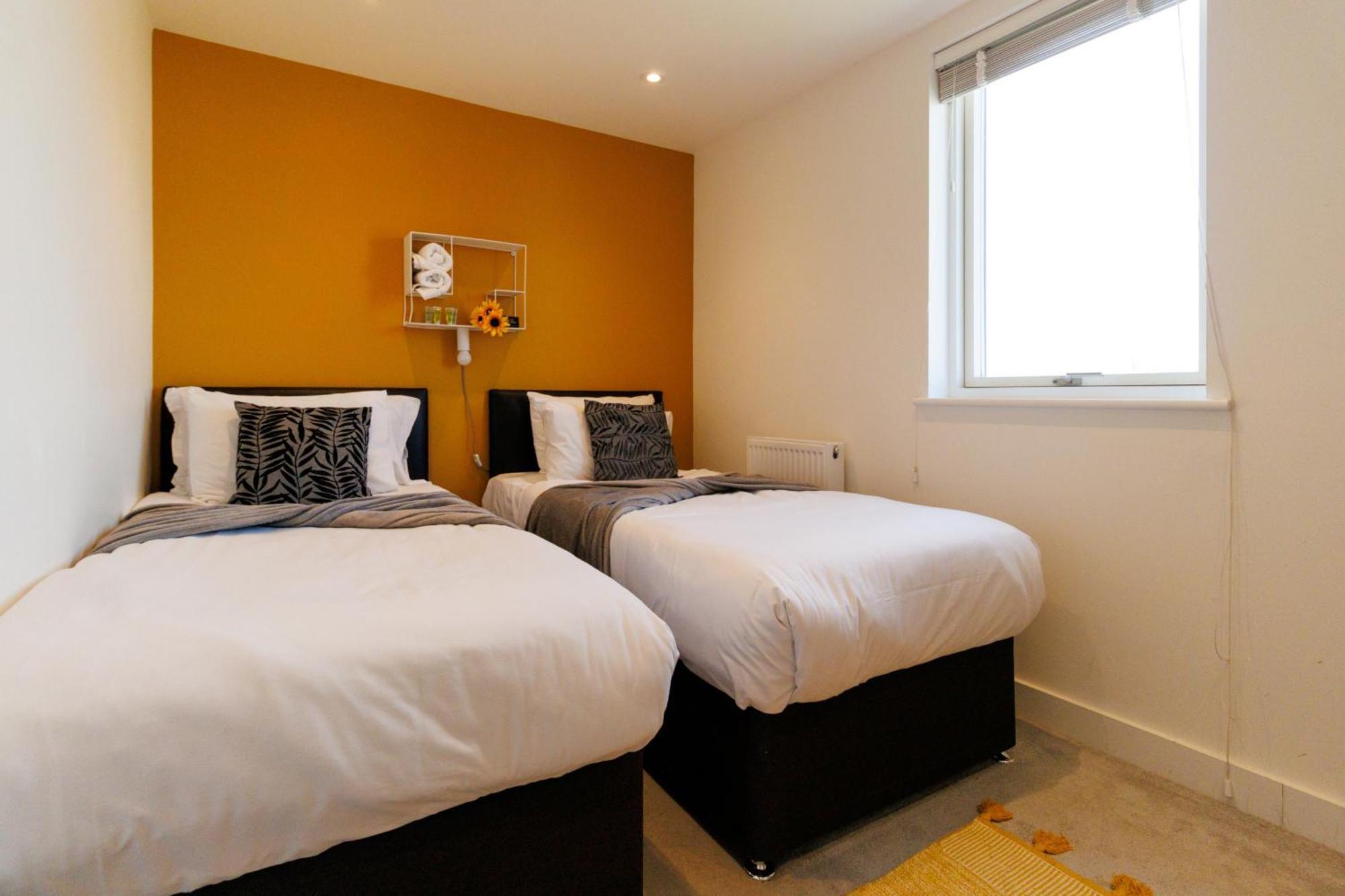 City Centre, Sleeps 7, Stunning Views & Parking, Interconnected Rooms Long Stay Work Contractor Leisure, Diamond Penthouse CBG エクステリア 写真